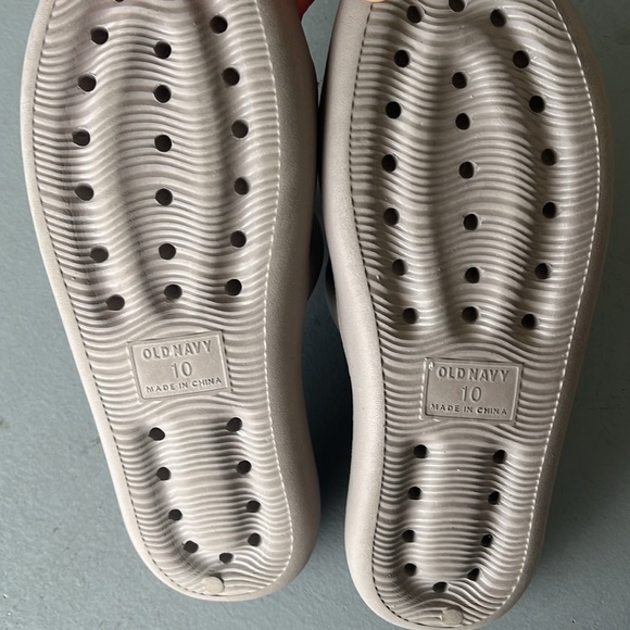 Old Navy Slides - Picture 3 of 3